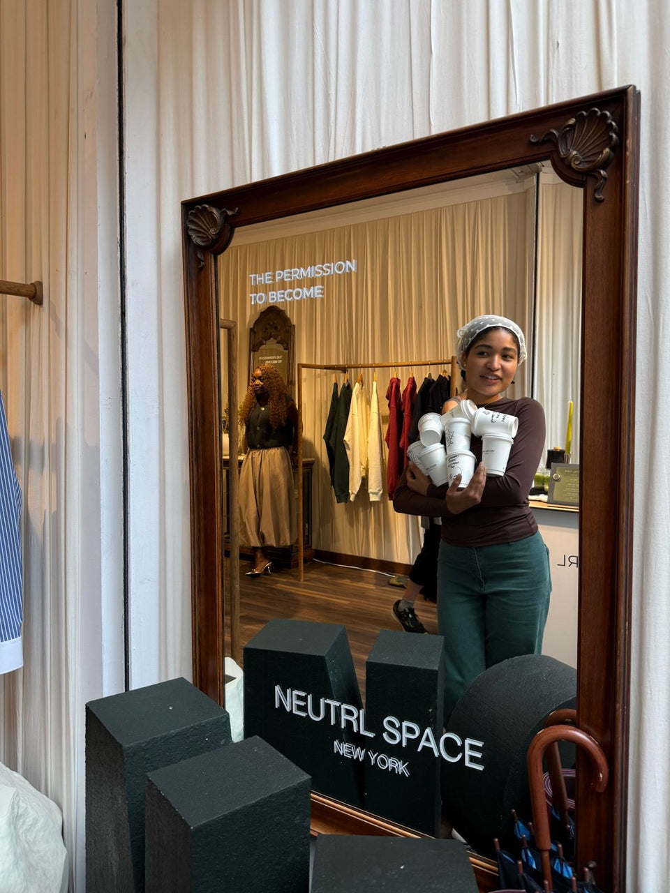Becoming event photograph 15